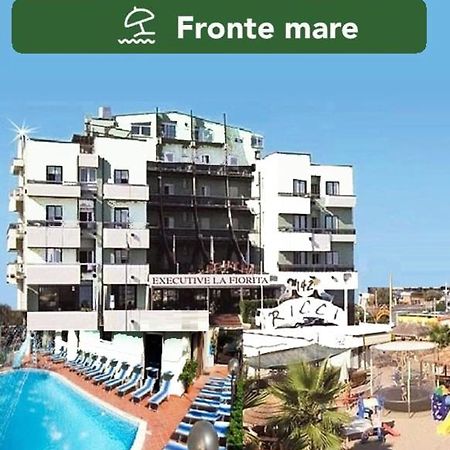 Hotel Executive La Fiorita リミニ エクステリア 写真