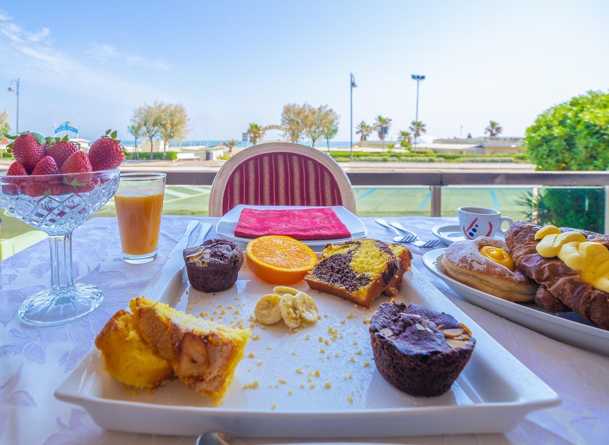 Hotel Executive La Fiorita リミニ エクステリア 写真
