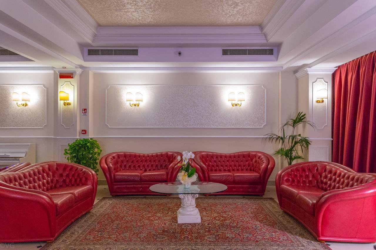 Hotel Executive La Fiorita リミニ エクステリア 写真